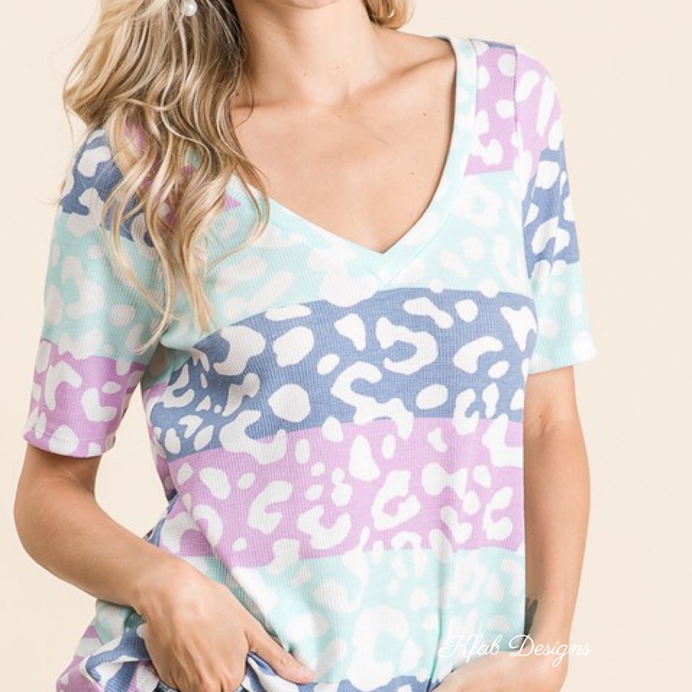 💜LAST 1! V Neck Soft Animal Print Color Block Top - Picture 10 of 10